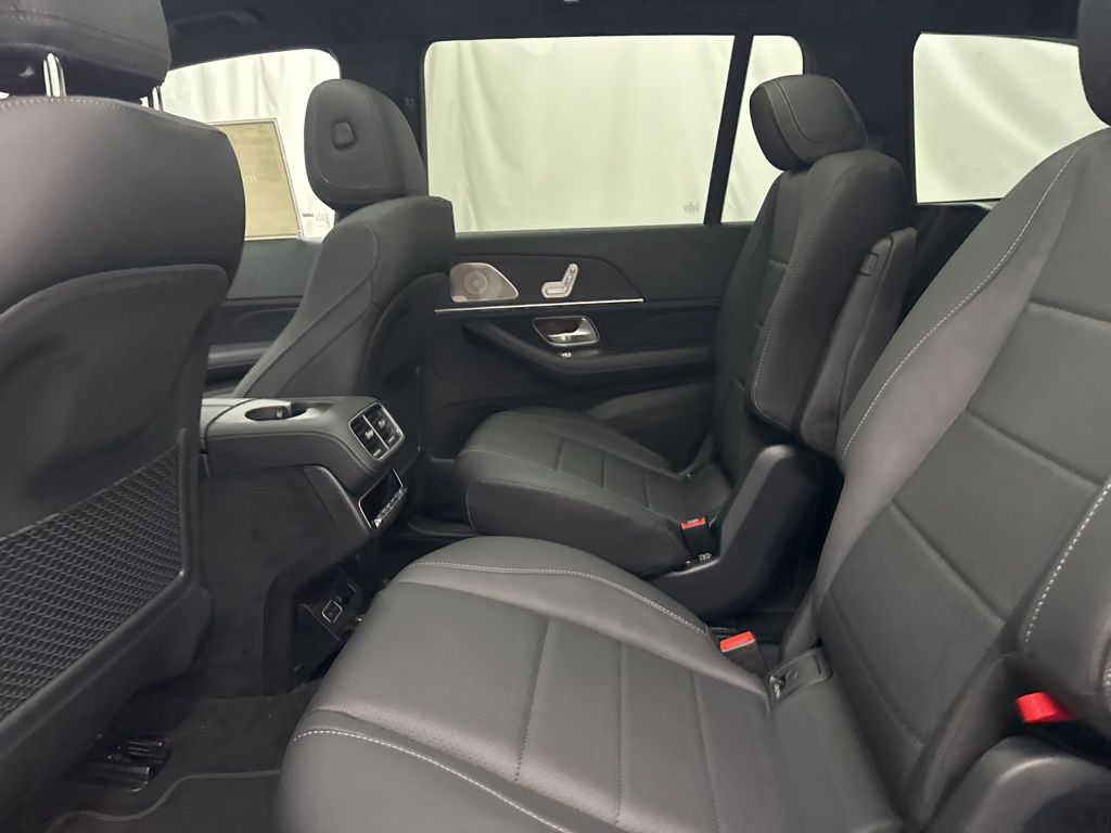 2026 Mercedes-Benz GLS 450 Image 18 of 39