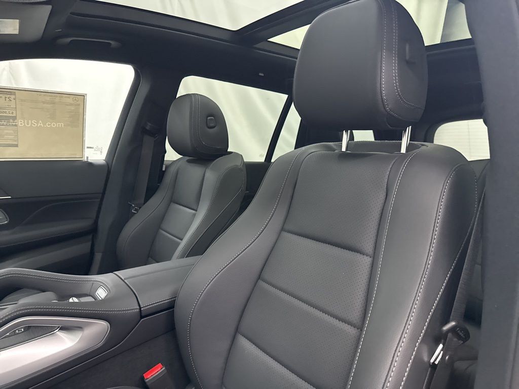 2026 Mercedes-Benz GLS 450 Image 16 of 39
