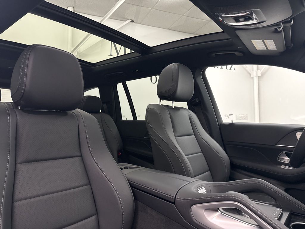 2026 Mercedes-Benz GLS 450 Image 20 of 39