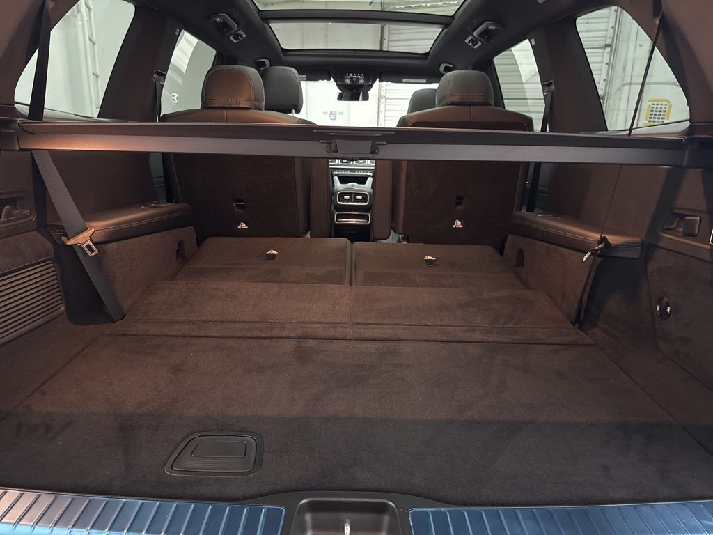 2026 Mercedes-Benz GLS 450 Image 12 of 39