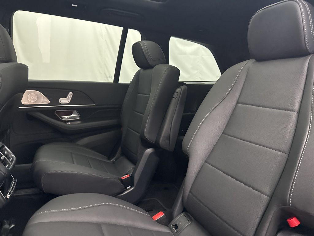2026 Mercedes-Benz GLS 450 Image 14 of 39