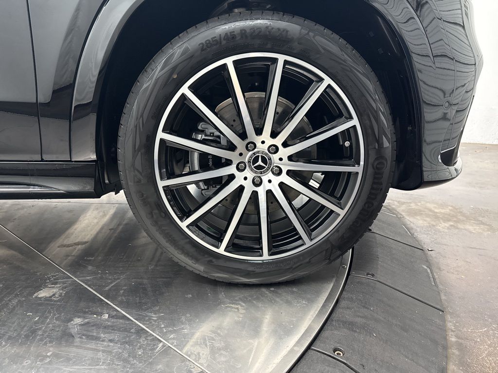 2026 Mercedes-Benz GLS 450 Image 10 of 39