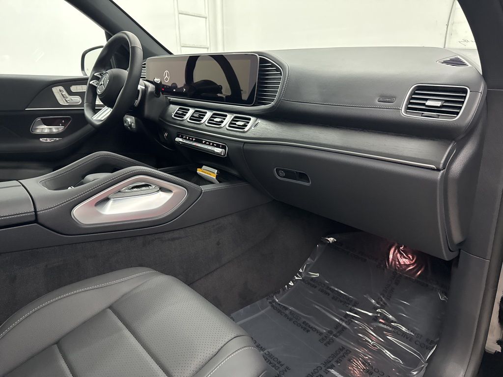 2026 Mercedes-Benz GLS 450 Image 27 of 39