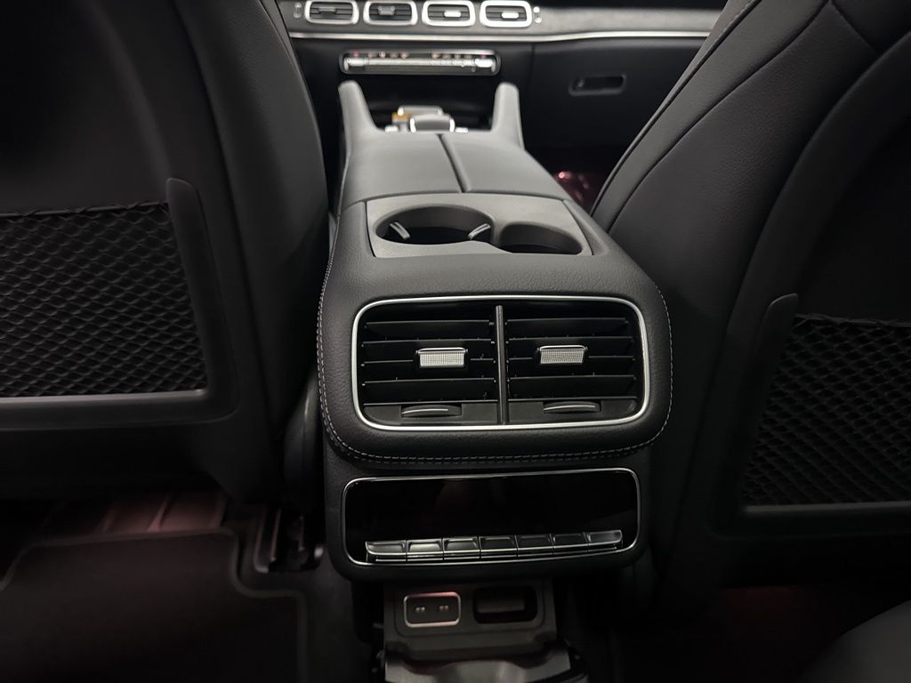 2026 Mercedes-Benz GLS 450 Image 34 of 39