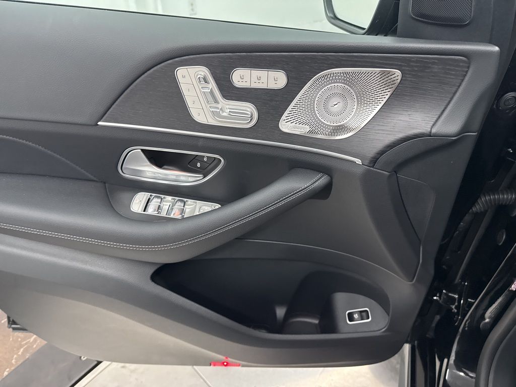 2026 Mercedes-Benz GLS 450 Image 33 of 39