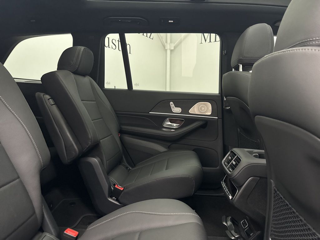 2026 Mercedes-Benz GLS 450 Image 19 of 39