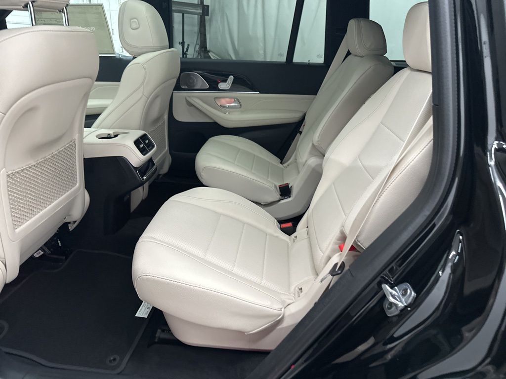 2026 Mercedes-Benz GLS 450 Image 14 of 36