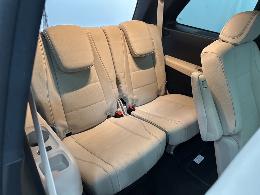 2026 Mercedes-Benz GLS 450 Image 12 of 36