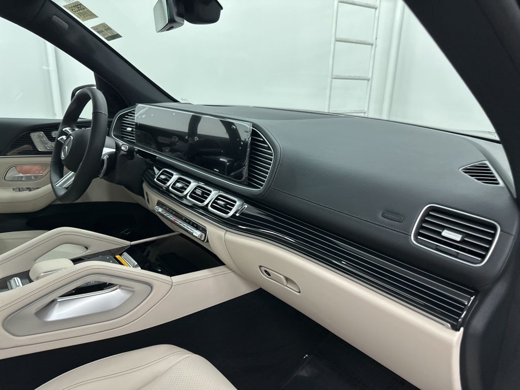 2026 Mercedes-Benz GLS 450 Image 18 of 36