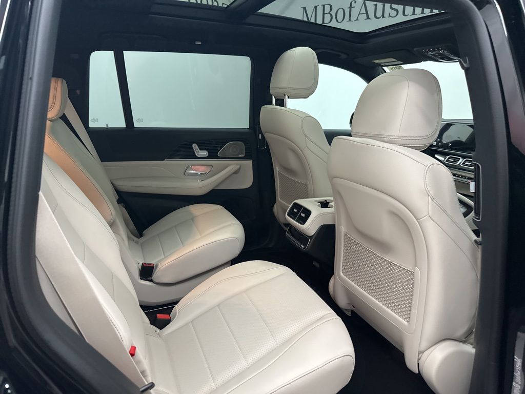 2026 Mercedes-Benz GLS 450 Image 13 of 36