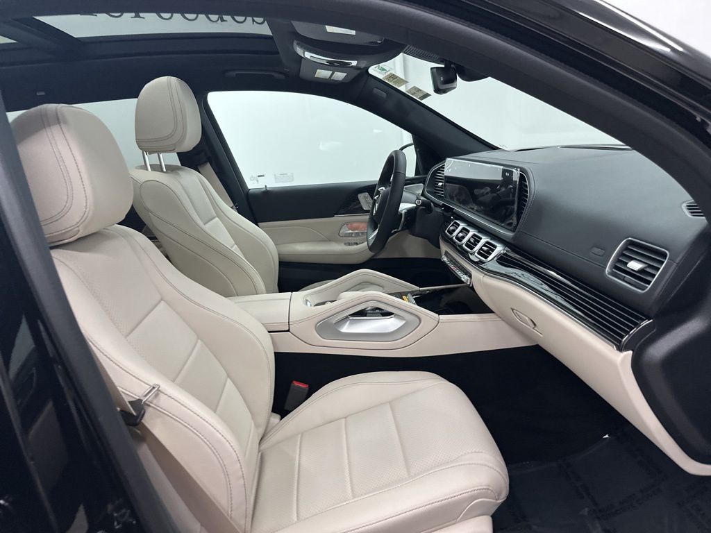 2026 Mercedes-Benz GLS 450 Image 31 of 36