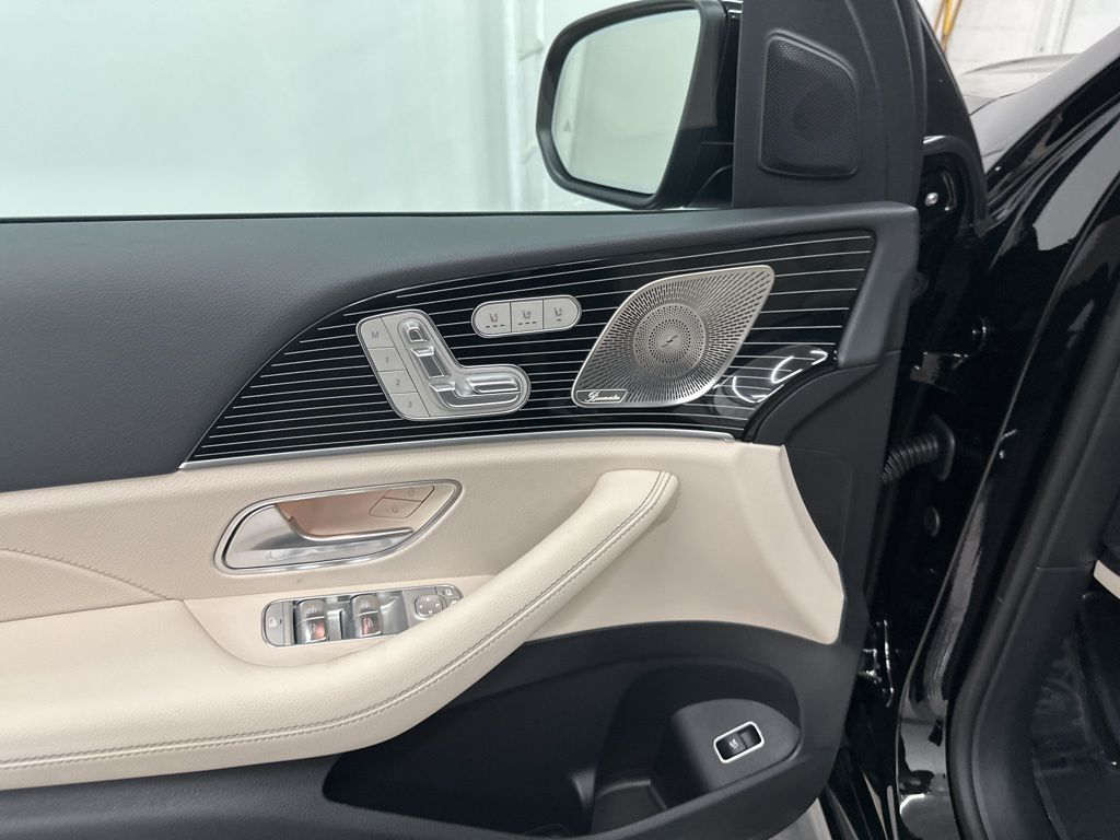 2026 Mercedes-Benz GLS 450 Image 25 of 36
