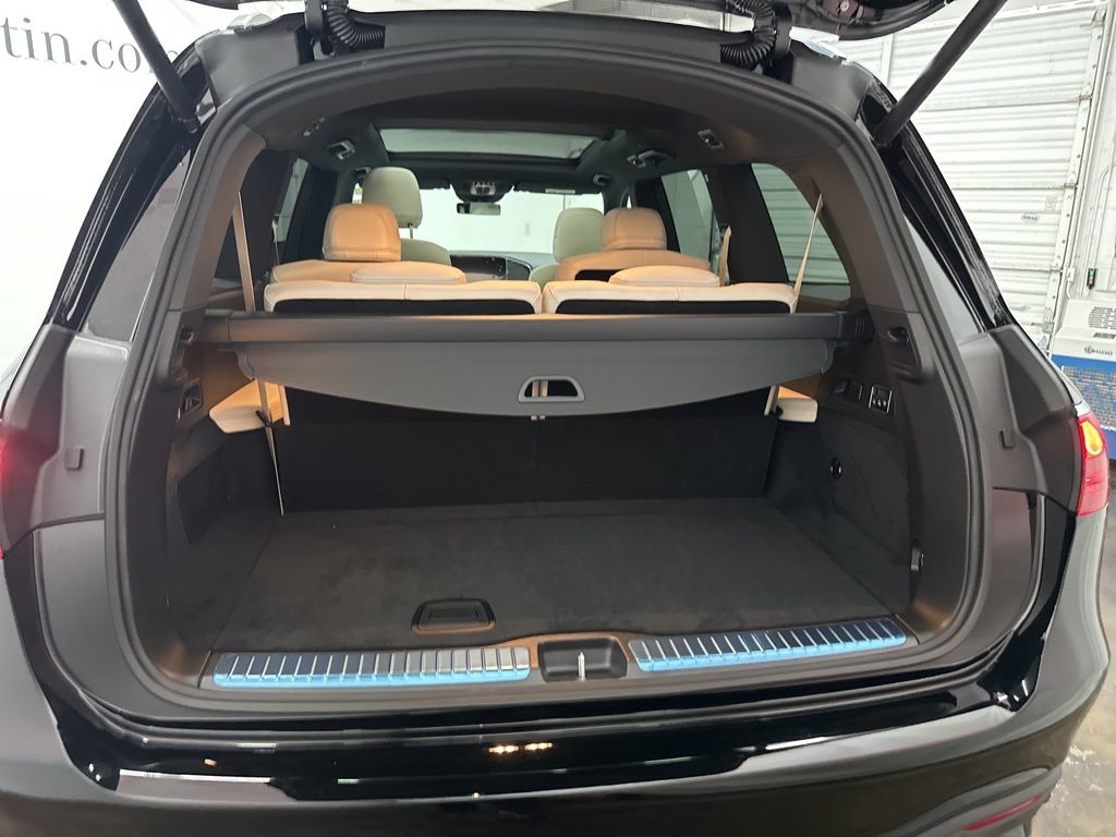 2026 Mercedes-Benz GLS 450 Image 11 of 36