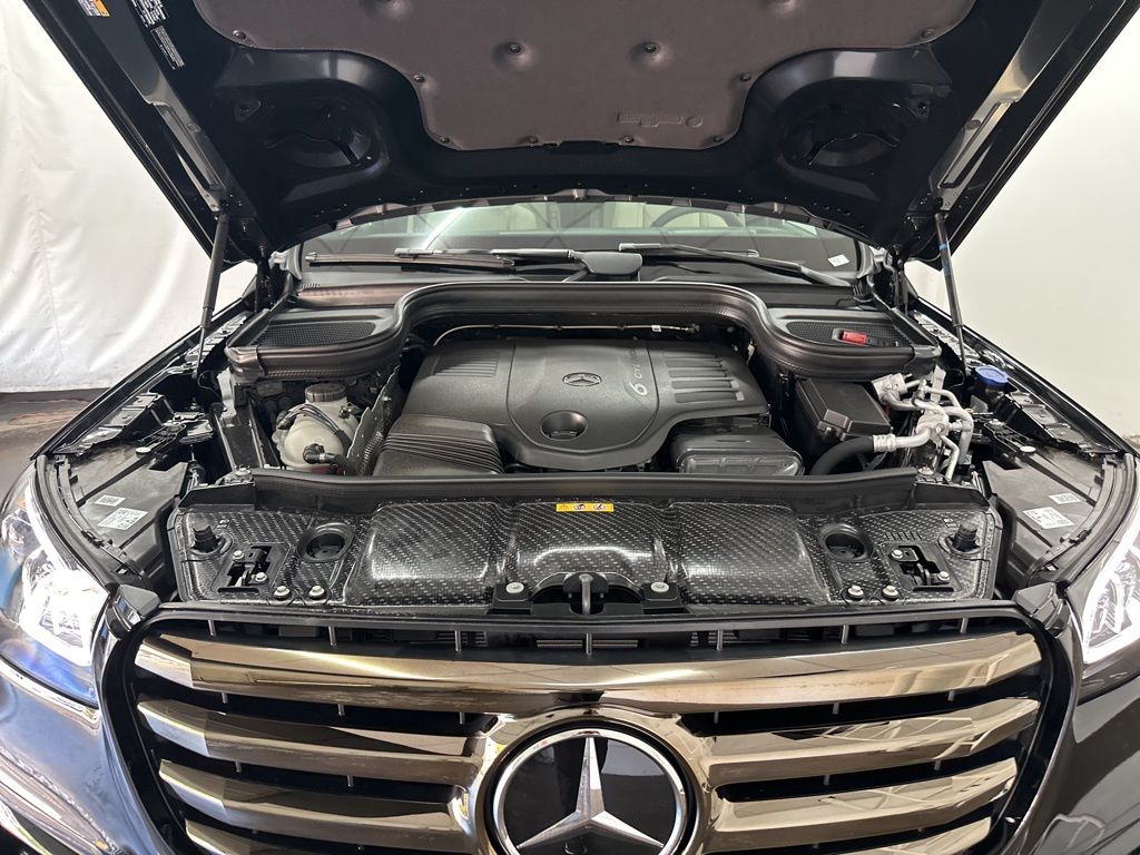 2026 Mercedes-Benz GLS 450 Image 9 of 36