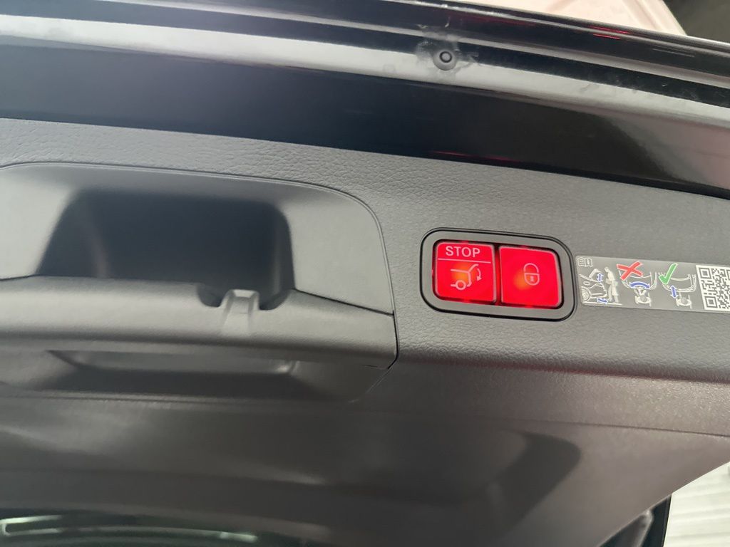 2026 Mercedes-Benz GLS 450 Image 30 of 36