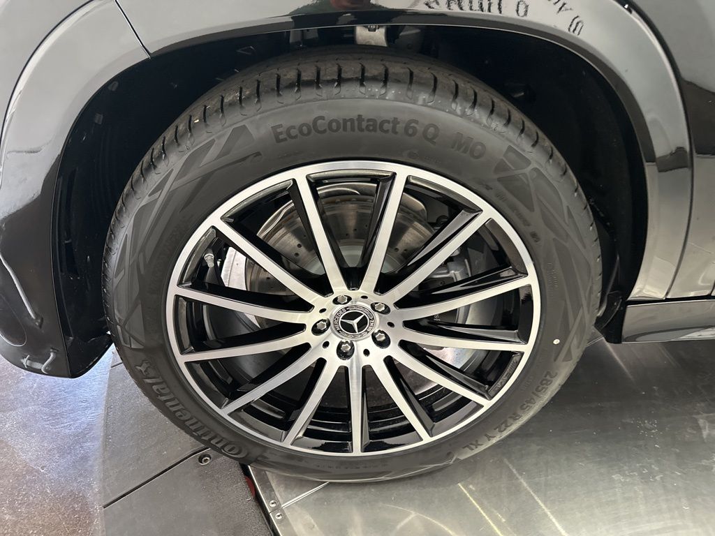 2026 Mercedes-Benz GLS 450 Image 10 of 36