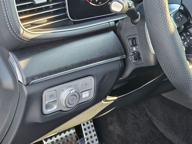 2026 Mercedes-Benz GLS 450 Image 32 of 40