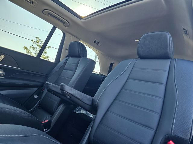 2026 Mercedes-Benz GLS 450 Image 11 of 40