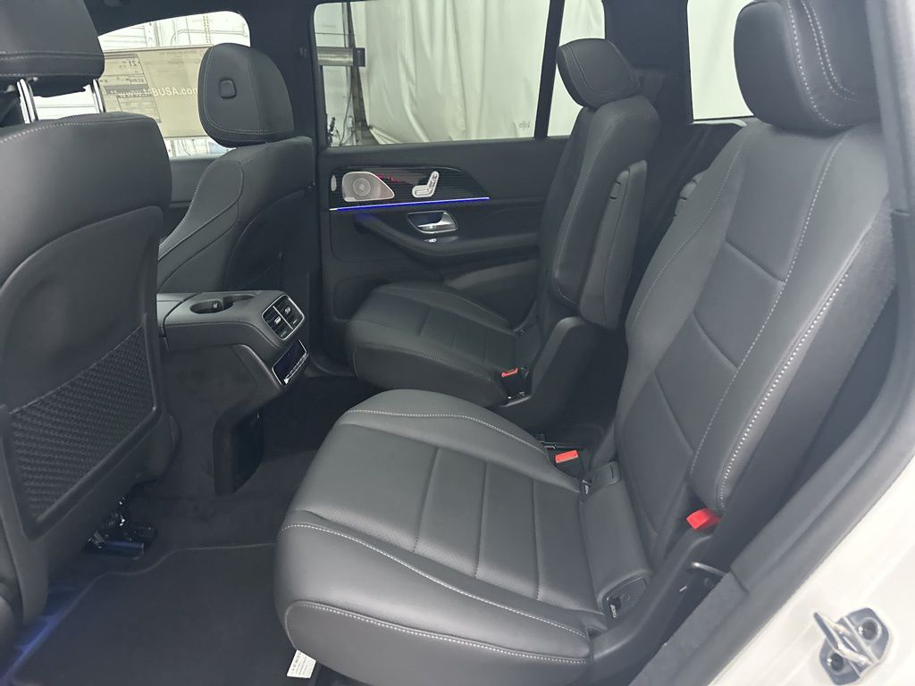 2026 Mercedes-Benz GLS 450 Image 13 of 36