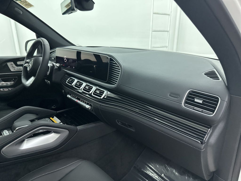 2026 Mercedes-Benz GLS 450 Image 18 of 36