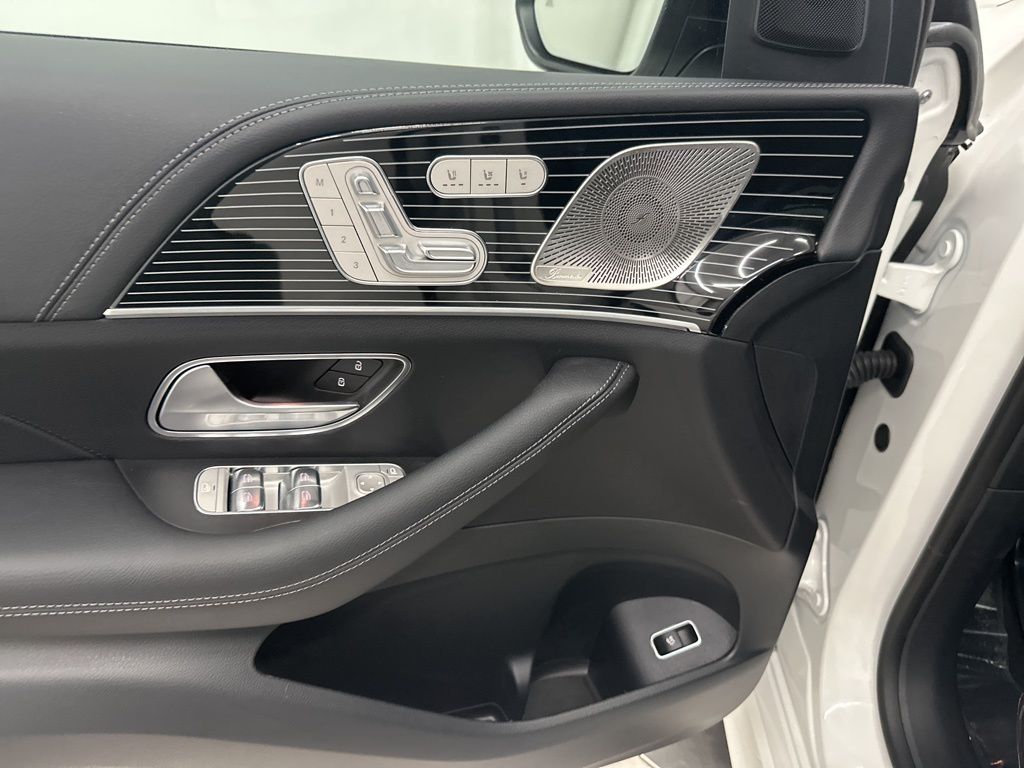 2026 Mercedes-Benz GLS 450 Image 27 of 36