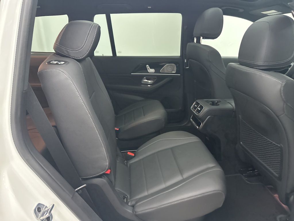 2026 Mercedes-Benz GLS 450 Image 14 of 36