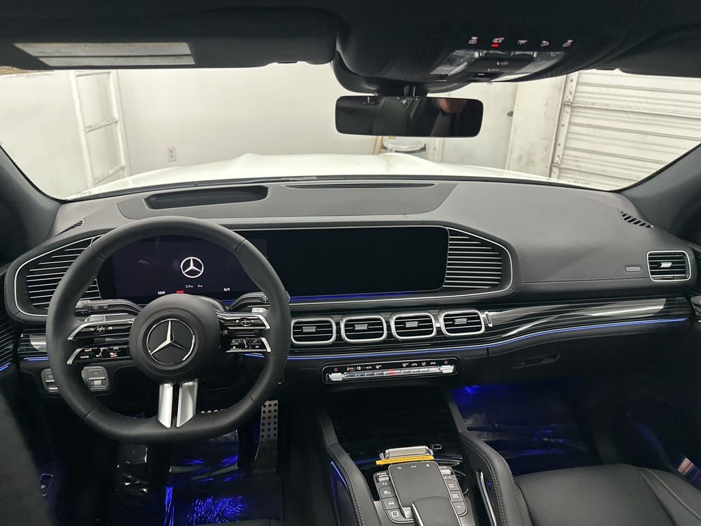 2026 Mercedes-Benz GLS 450 Image 17 of 36