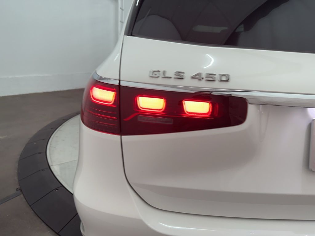 2026 Mercedes-Benz GLS 450 Image 32 of 36