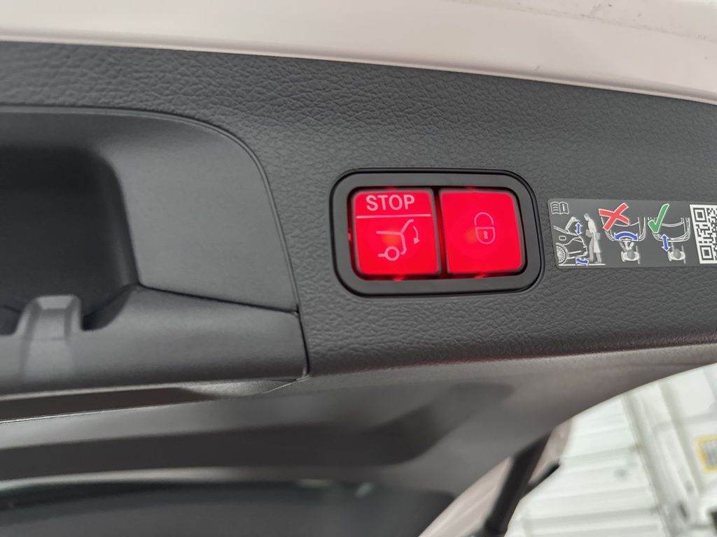 2026 Mercedes-Benz GLS 450 Image 28 of 36