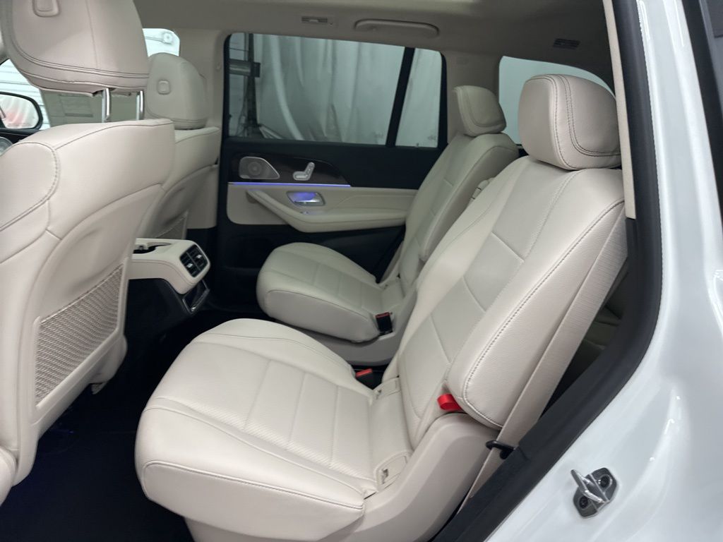 2026 Mercedes-Benz GLS 450 Image 13 of 36