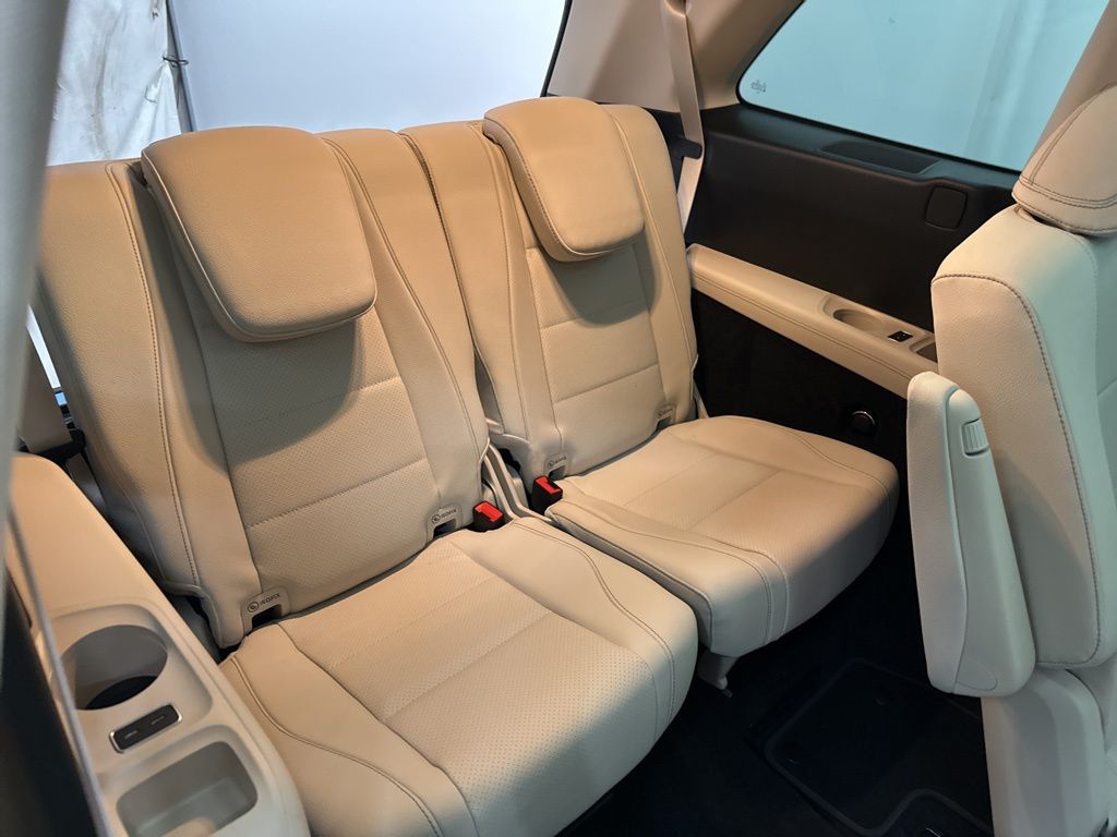 2026 Mercedes-Benz GLS 450 Image 11 of 36