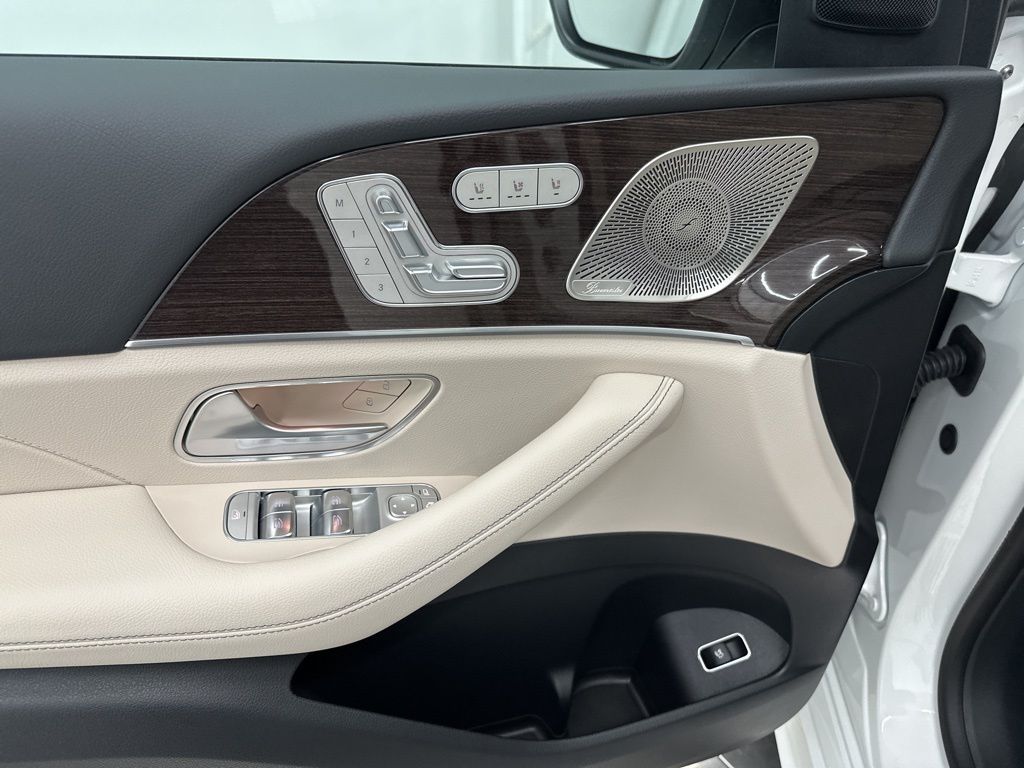 2026 Mercedes-Benz GLS 450 Image 24 of 36