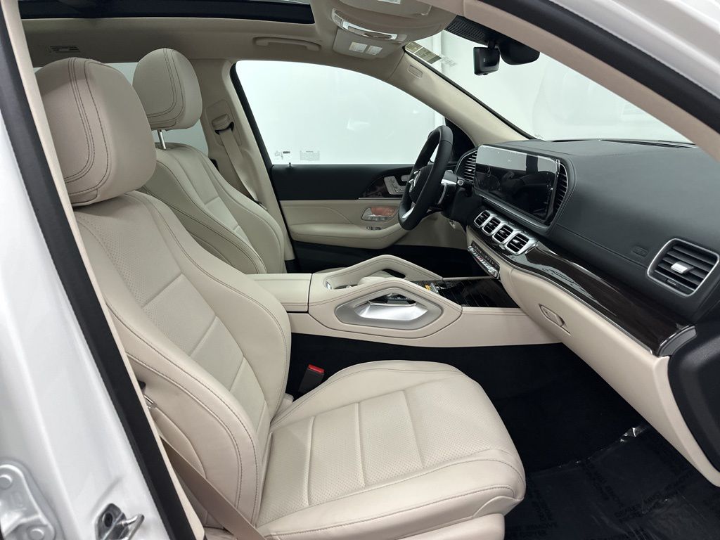 2026 Mercedes-Benz GLS 450 Image 14 of 36