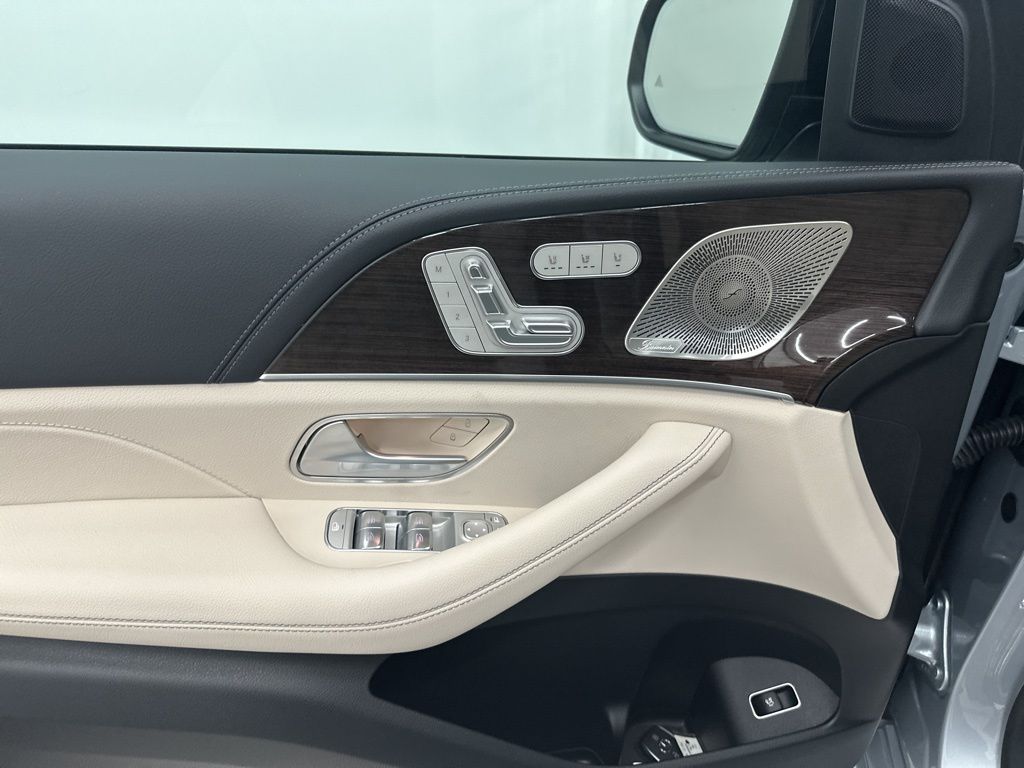 2026 Mercedes-Benz GLS 450 Image 25 of 36