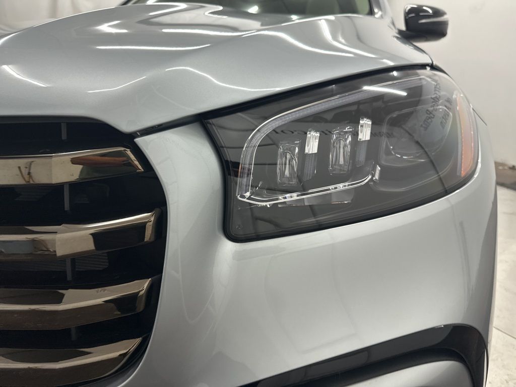 2026 Mercedes-Benz GLS 450 Image 29 of 36