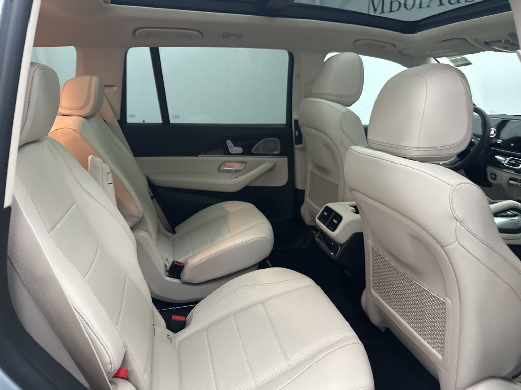 2026 Mercedes-Benz GLS 450 Image 13 of 36