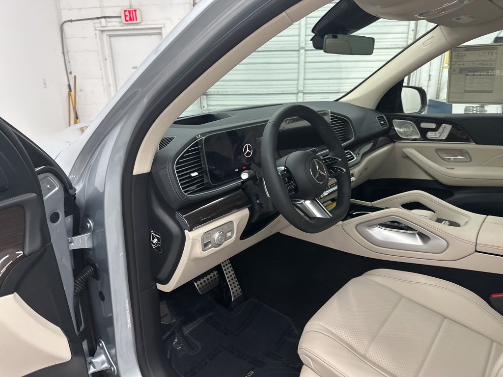 2026 Mercedes-Benz GLS 450 Image 17 of 36
