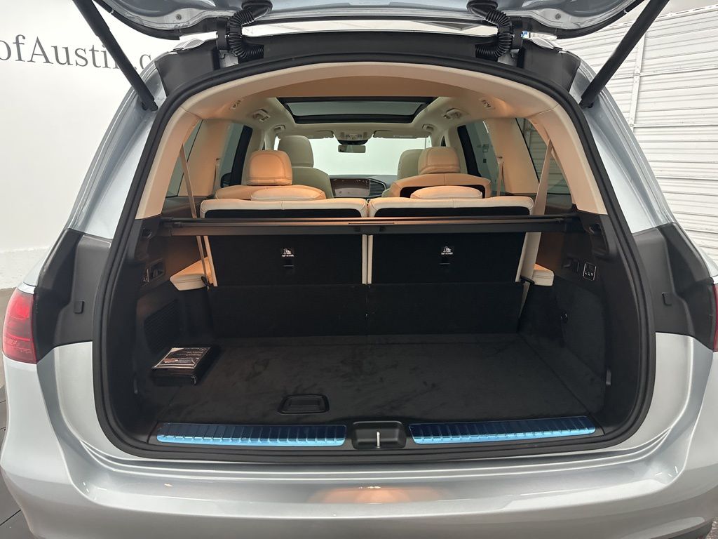 2026 Mercedes-Benz GLS 450 Image 11 of 36