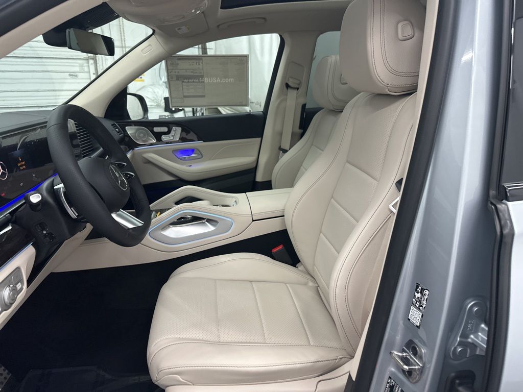 2026 Mercedes-Benz GLS 450 Image 15 of 36
