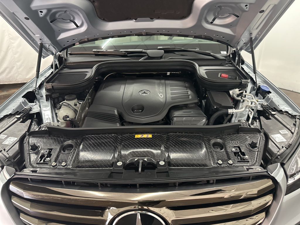 2026 Mercedes-Benz GLS 450 Image 9 of 36