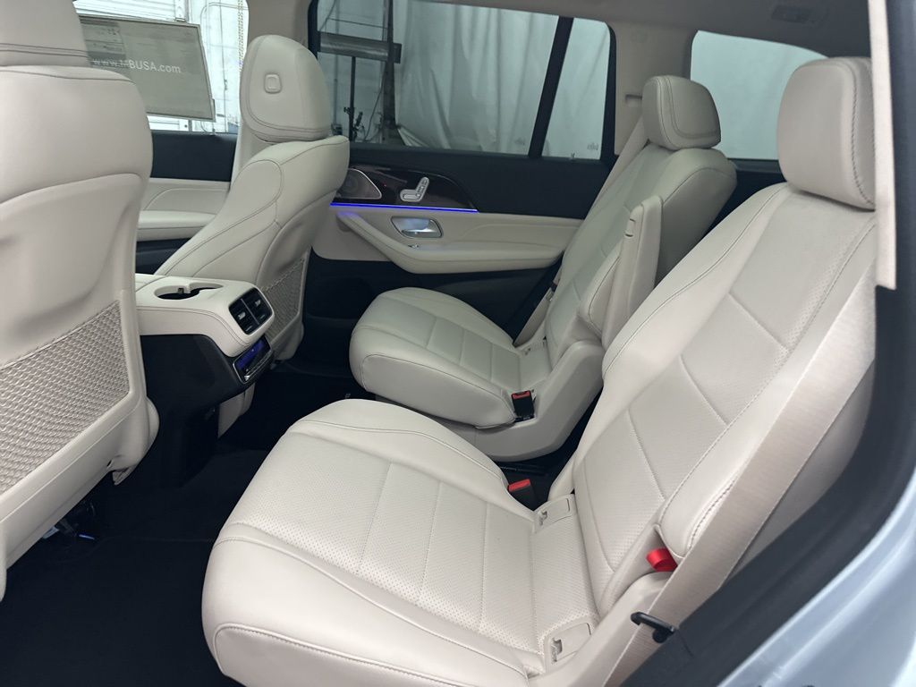 2026 Mercedes-Benz GLS 450 Image 14 of 36