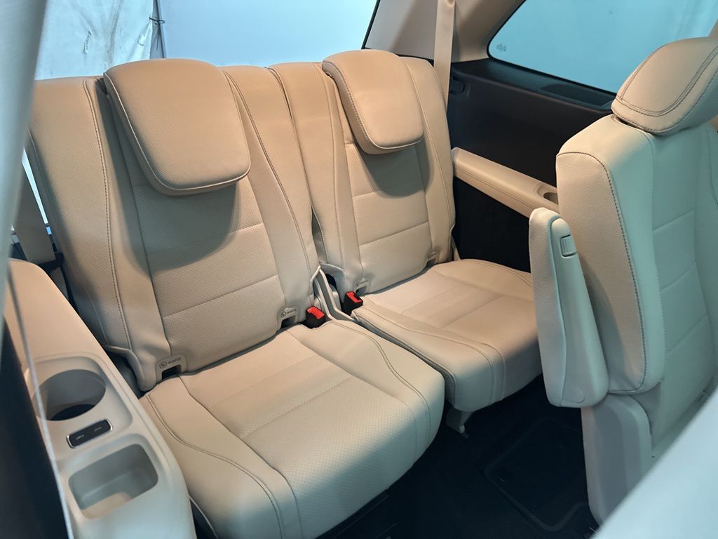 2026 Mercedes-Benz GLS 450 Image 12 of 36