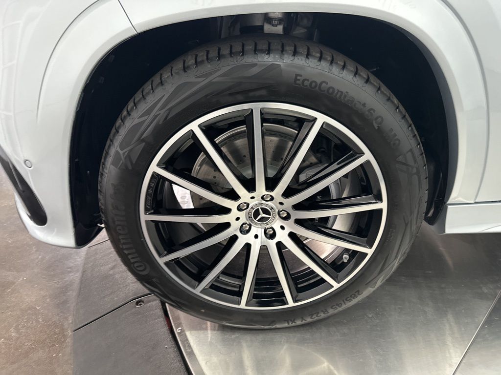 2026 Mercedes-Benz GLS 450 Image 10 of 36