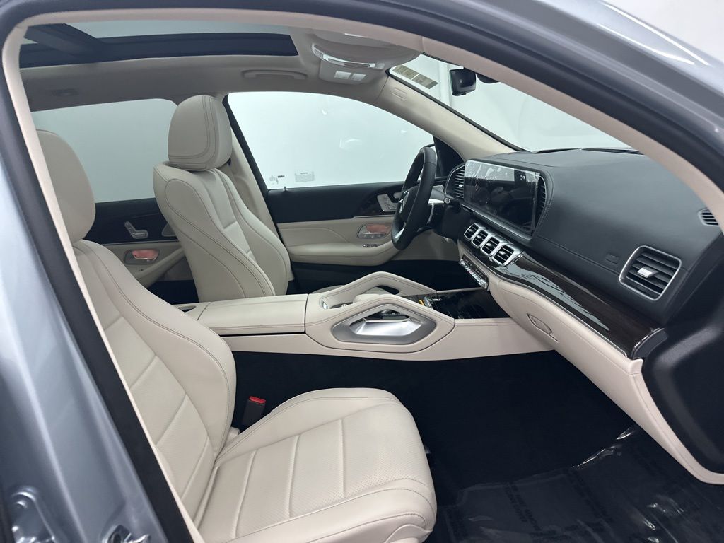 2026 Mercedes-Benz GLS 450 Image 31 of 36