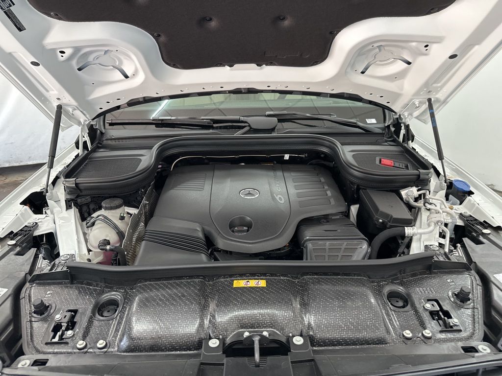 2026 Mercedes-Benz GLS 450 Image 8 of 36