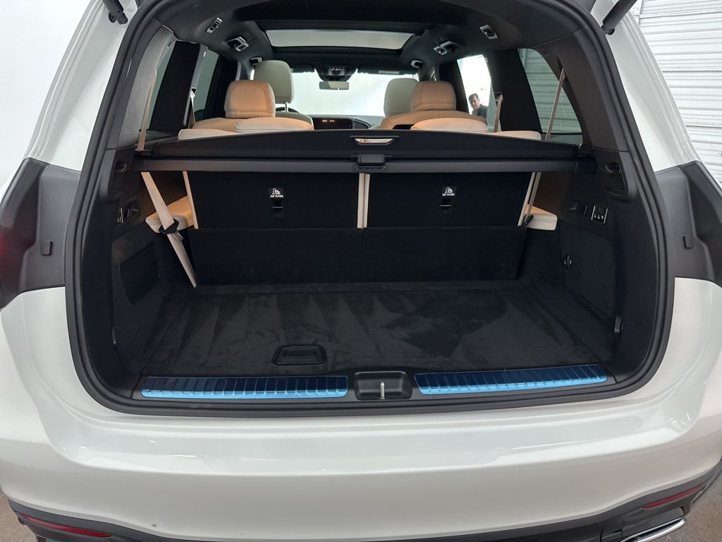 2026 Mercedes-Benz GLS 450 Image 10 of 36