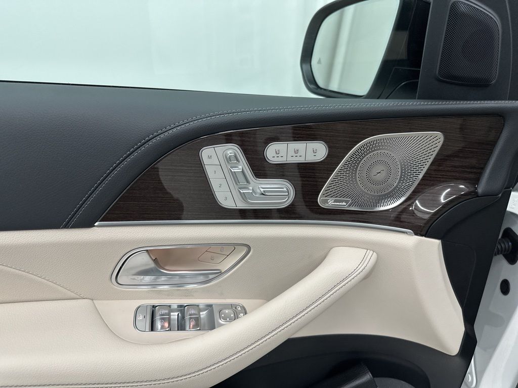 2026 Mercedes-Benz GLS 450 Image 31 of 36