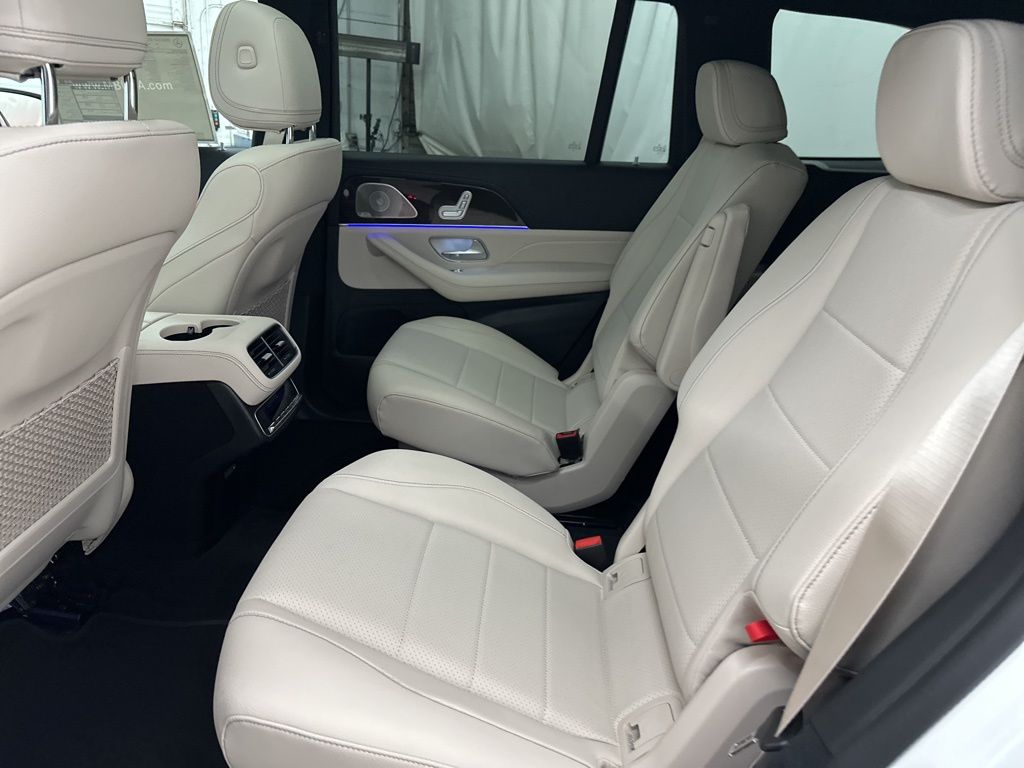 2026 Mercedes-Benz GLS 450 Image 11 of 36