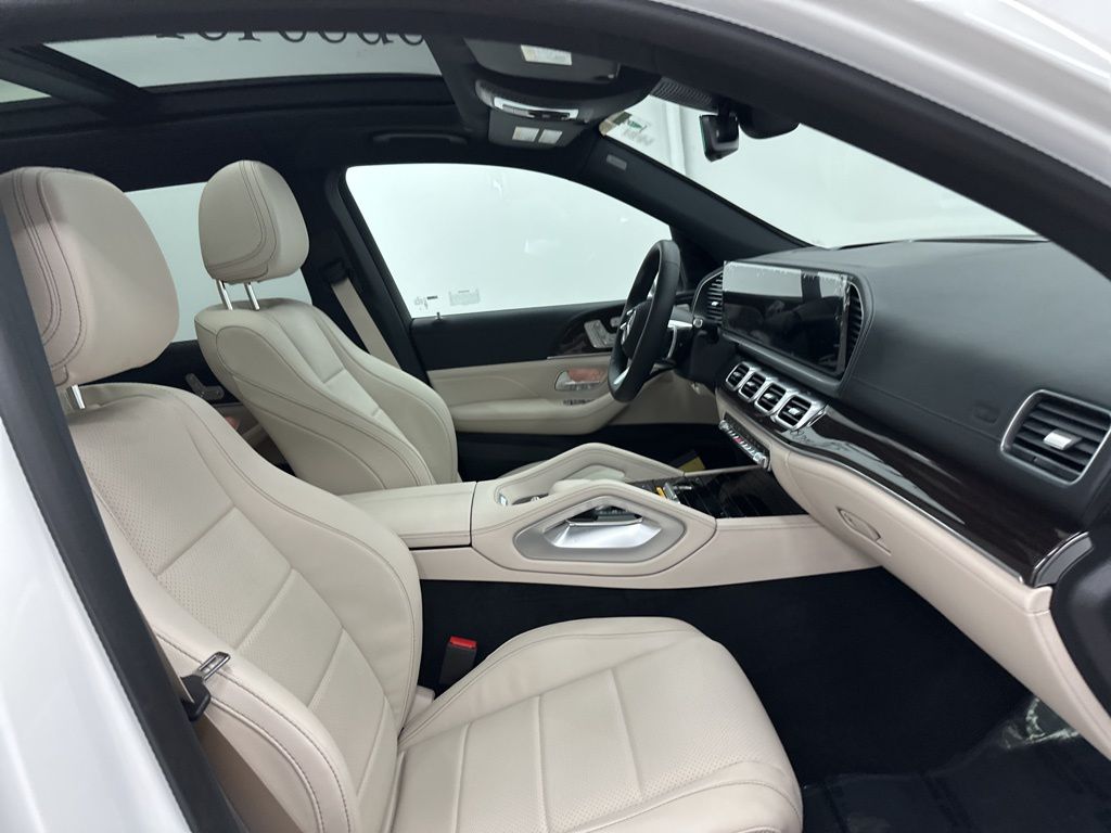2026 Mercedes-Benz GLS 450 Image 33 of 36