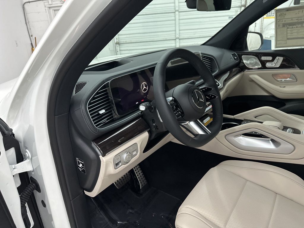 2026 Mercedes-Benz GLS 450 Image 15 of 36